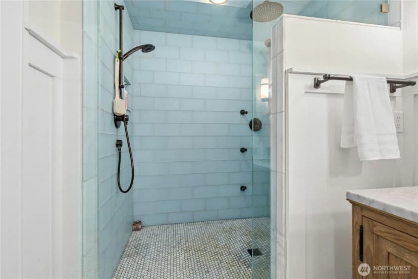 Property photo for 1171 Sycamore Drive Se, Issaquah photo 21