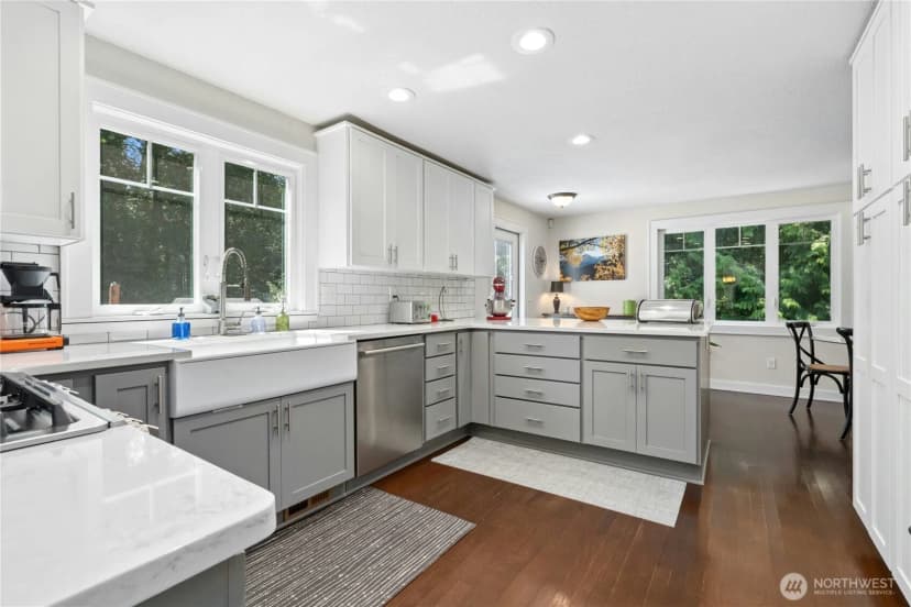 Property photo for 1171 Sycamore Drive Se, Issaquah photo 9