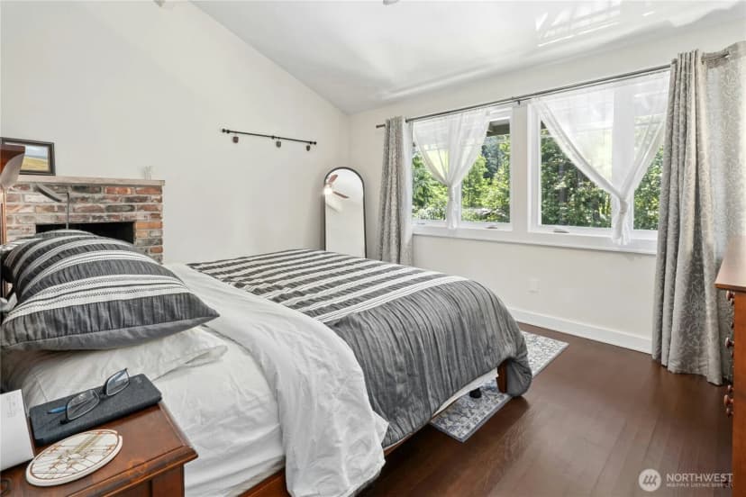 Property photo for 1171 Sycamore Drive Se, Issaquah photo 18