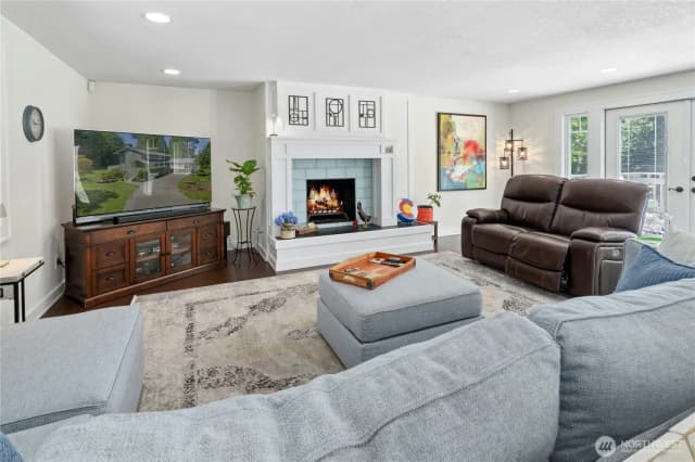 Property photo for 1171 Sycamore Drive Se, Issaquah photo 4