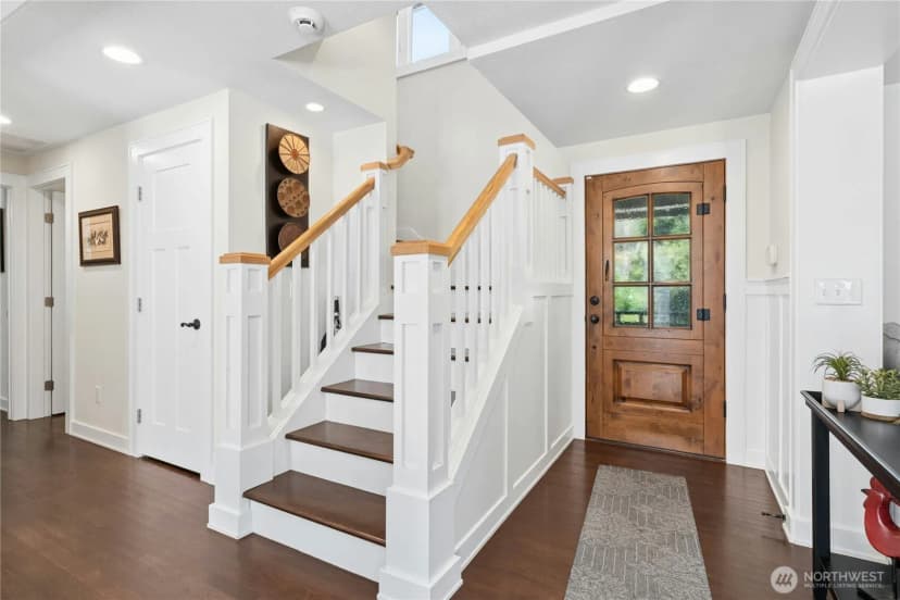 Property photo for 1171 Sycamore Drive Se, Issaquah photo 3