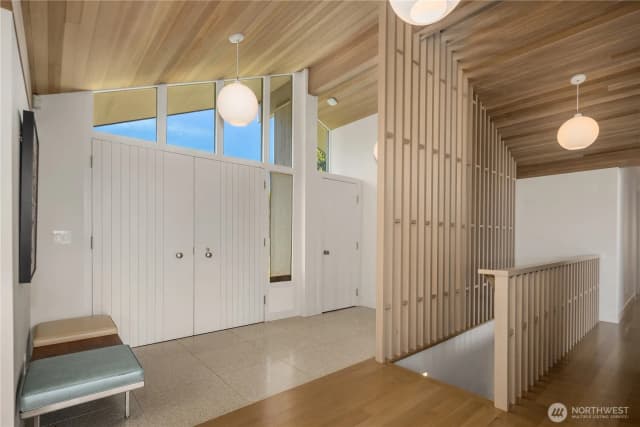 Property photo for 1514 Shenandoah Drive E, Seattle photo 4