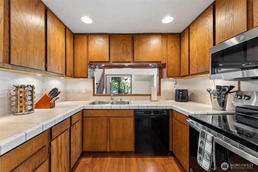 Property photo for 2407 Se 8th Place, Renton photo 6