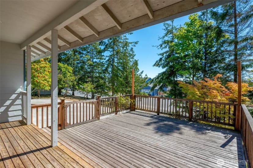 Property photo for 2090 Sw Putnam Drive, Oak Harbor photo 5