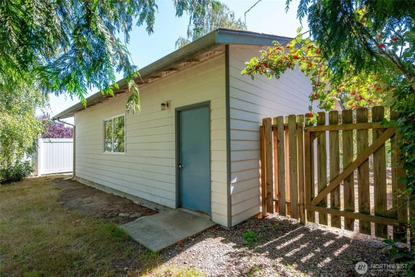 Property photo for 2090 Sw Putnam Drive, Oak Harbor photo 37