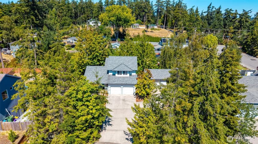 Property photo for 2090 Sw Putnam Drive, Oak Harbor photo 3