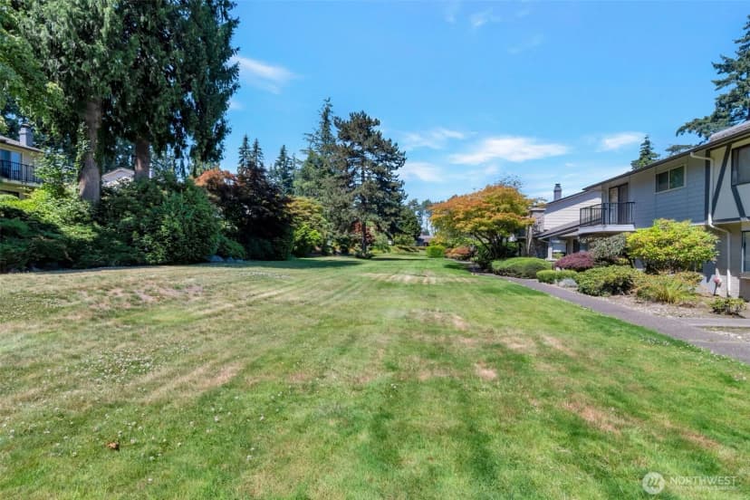 Property photo for 17050 Northup Way #25, Bellevue photo 2