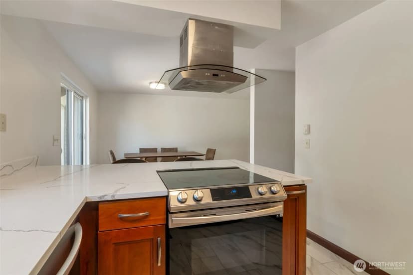 Property photo for 17050 Northup Way #25, Bellevue photo 11