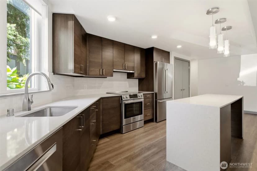 Property photo for 11903 Ne 128th Street #p05, Kirkland photo 6