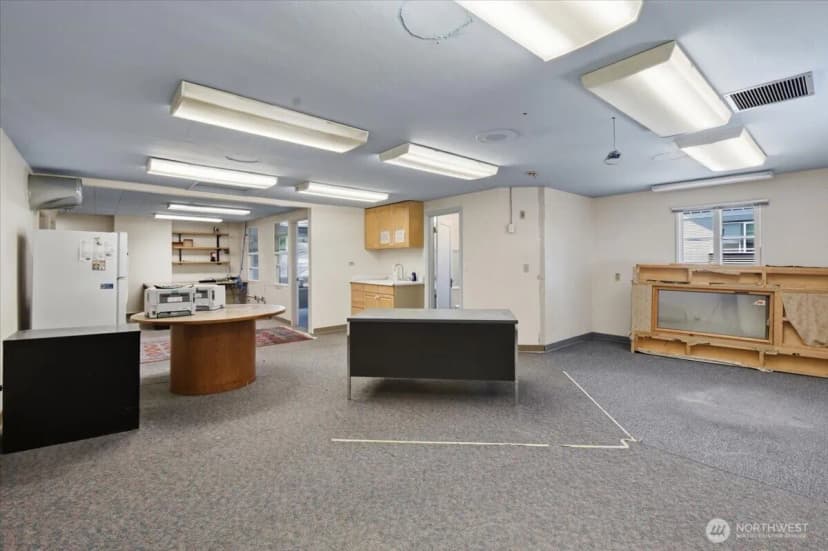 Property photo for 10310 Aurora Avenue N, Seattle photo 3