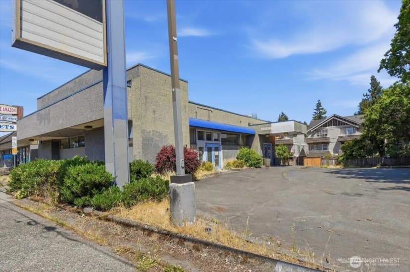 Property photo for 10310 Aurora Avenue N, Seattle photo 23