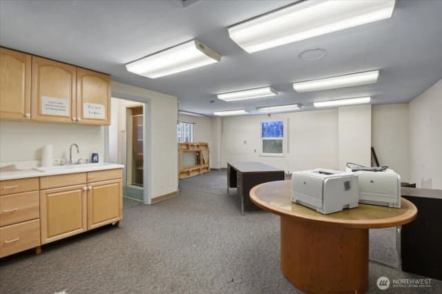 Property photo for 10310 Aurora Avenue N, Seattle photo 4