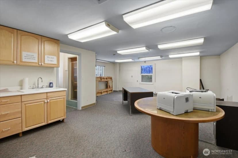 Property photo for 10310 Aurora Avenue N, Seattle photo 4