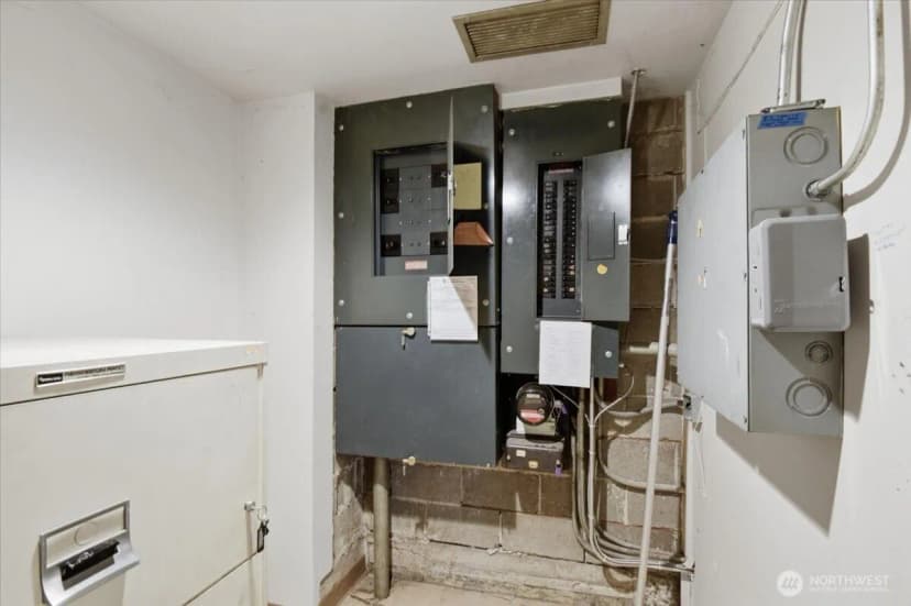 Property photo for 10310 Aurora Avenue N, Seattle photo 12