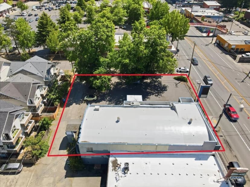 Property photo for 10310 Aurora Avenue N, Seattle photo 26