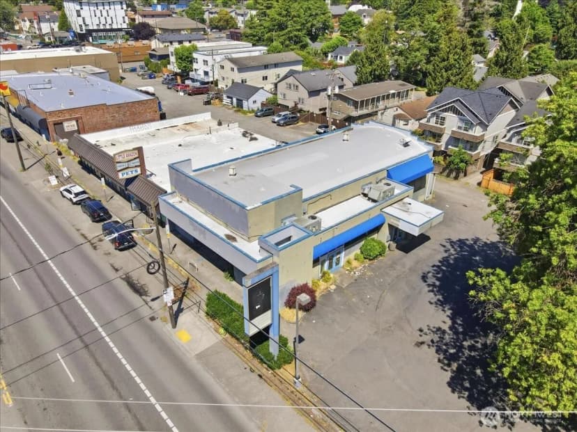 Property photo for 10310 Aurora Avenue N, Seattle photo 24