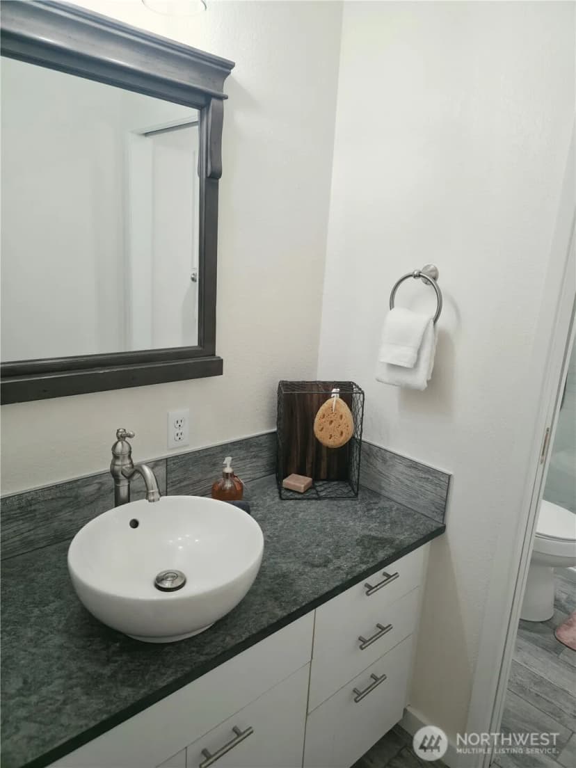 Property photo for 30 Crawford Lane, Ronald photo 14