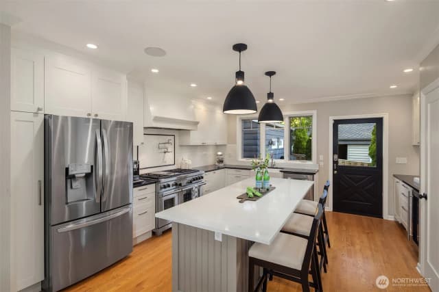 Property photo for 4720 Ne 47th Street, Seattle photo 3