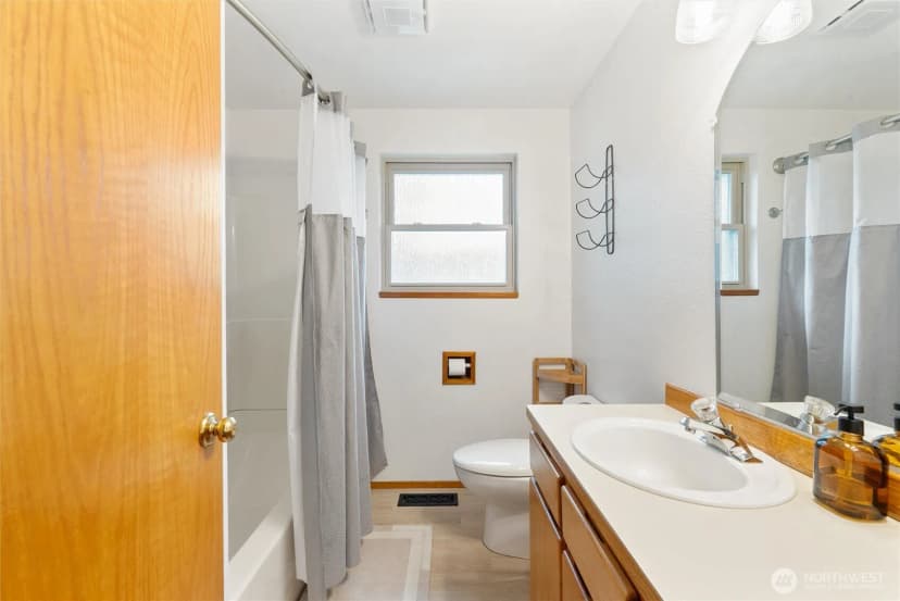 Property photo for 1121 Shelton Avenue Se, Renton photo 21