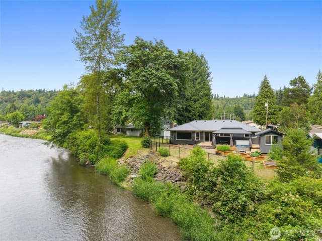 Property photo for 1121 Shelton Avenue Se, Renton