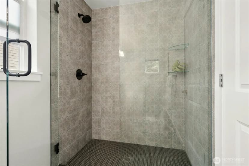 Property photo for 2585 20th Avenue Ne, Issaquah photo 34