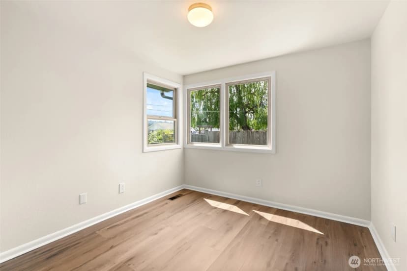 Property photo for 919 6th Avenue Sw, Puyallup photo 11