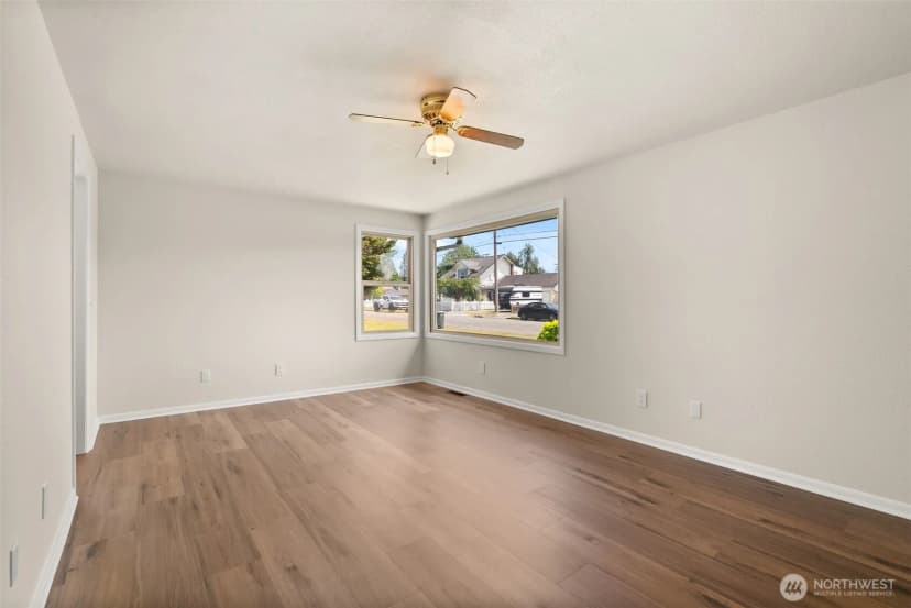 Property photo for 919 6th Avenue Sw, Puyallup photo 6