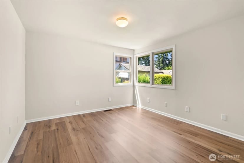 Property photo for 919 6th Avenue Sw, Puyallup photo 10