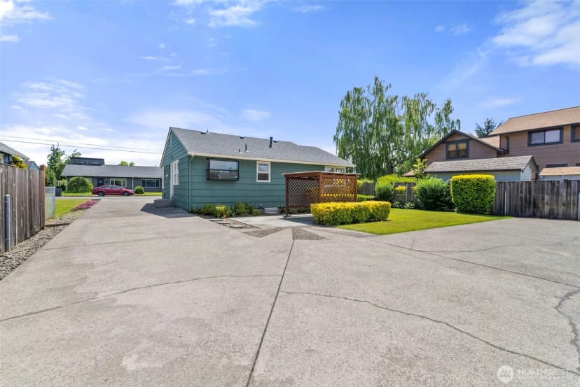Property photo for 919 6th Avenue Sw, Puyallup photo 22