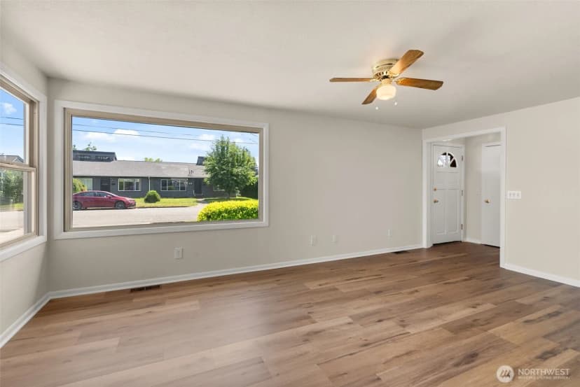 Property photo for 919 6th Avenue Sw, Puyallup photo 7