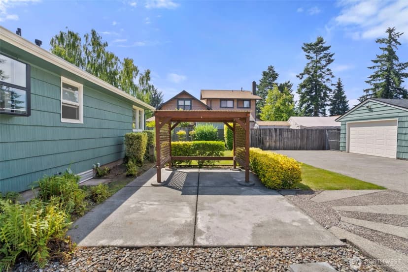 Property photo for 919 6th Avenue Sw, Puyallup photo 18