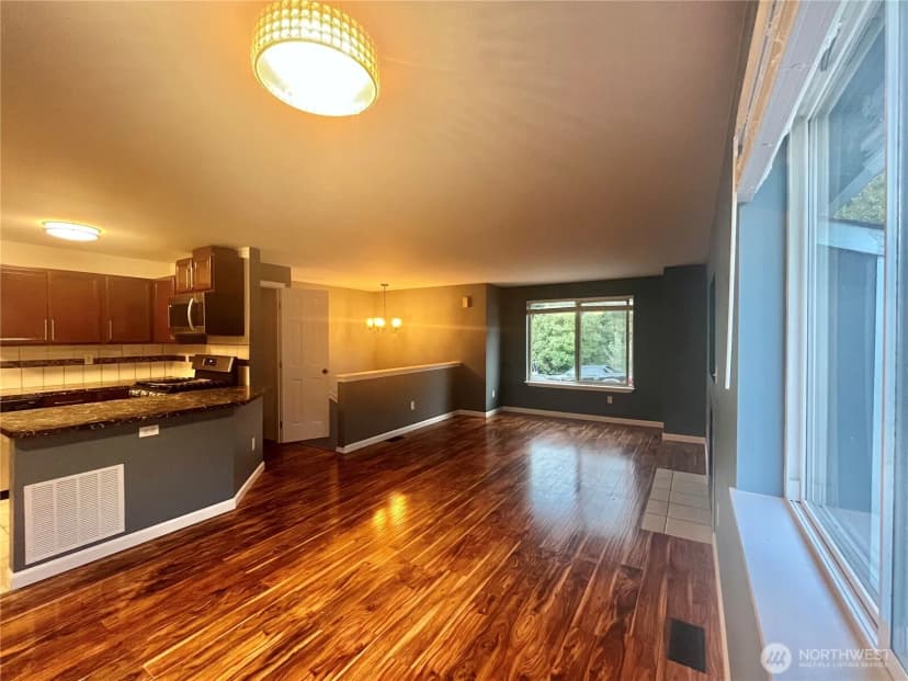 Property photo for 10453 1st Avenue Sw, Seattle photo 6