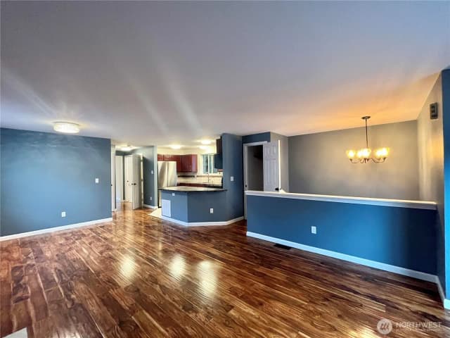 Property photo for 10453 1st Avenue Sw, Seattle photo 4