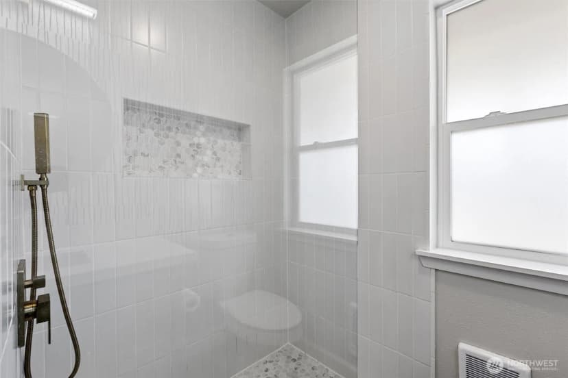 Property photo for 6400 44th Avenue S, Seattle photo 15