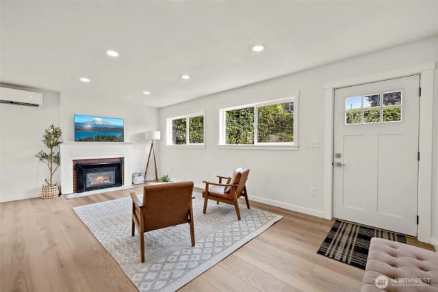 Property photo for 7056 S 128th Street, Seattle photo 3