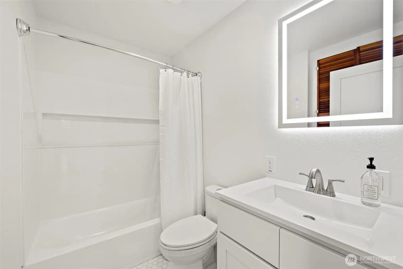 Property photo for 7056 S 128th Street, Seattle photo 16