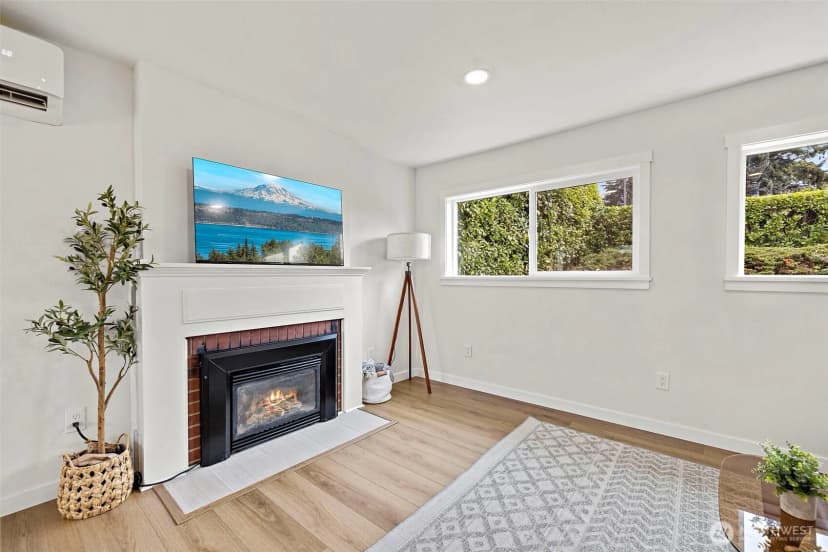 Property photo for 7056 S 128th Street, Seattle photo 6