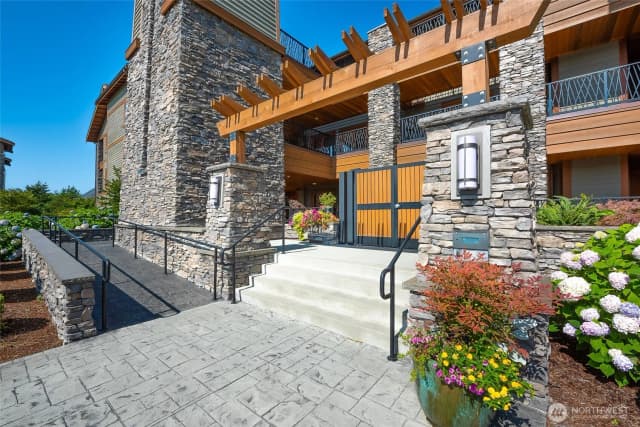 Property photo for 9535 Semiahmoo Parkway #b202, Blaine photo 4