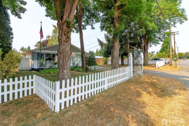 Property photo for 10035 Grove Road Se, Yelm photo 4