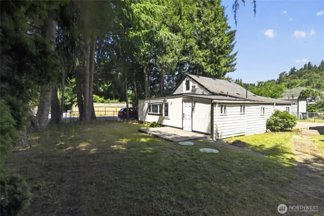 Property photo for 14808 131st Avenue Se, Renton photo 4