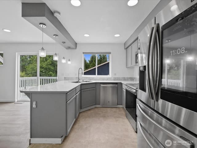 Property photo for 6705 49th Place Ne, Marysville photo 3