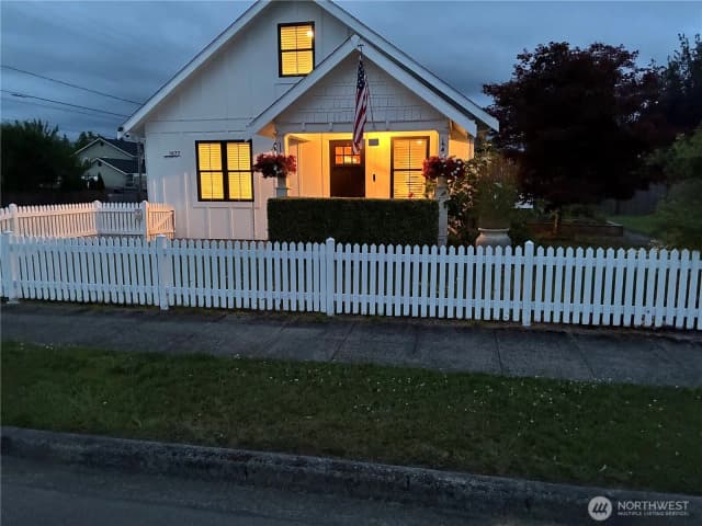 Property photo for 1977 Harding Street, Enumclaw