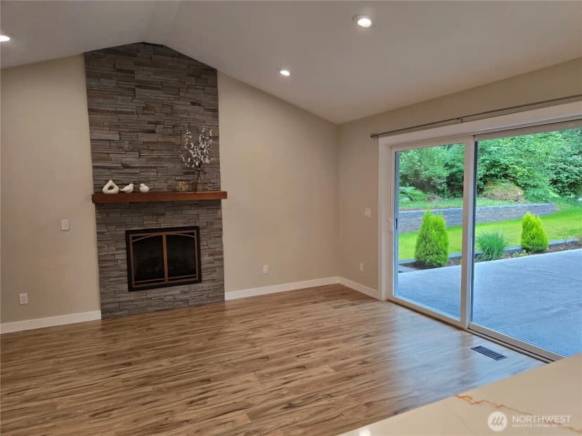 Property photo for 31207 W Lake Morton Drive Se, Kent photo 18
