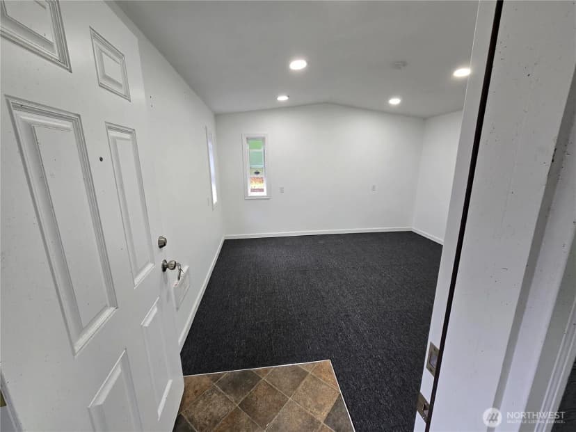 Property photo for 31207 W Lake Morton Drive Se, Kent photo 28