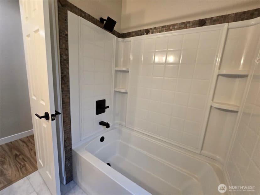 Property photo for 31207 W Lake Morton Drive Se, Kent photo 14