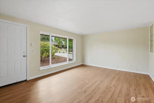 Property photo for 851 Pierce Avenue Ne, Renton photo 4