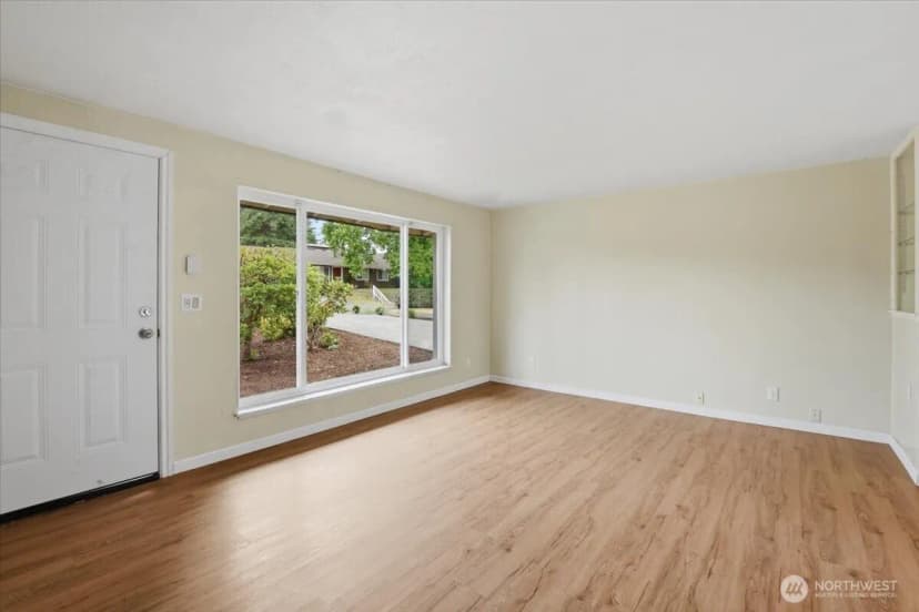 Property photo for 851 Pierce Avenue Ne, Renton photo 4