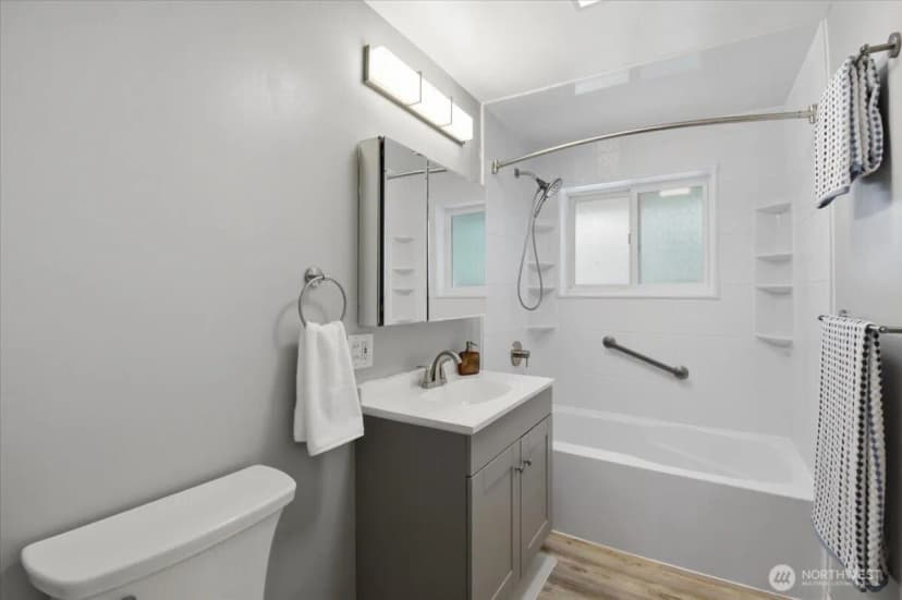 Property photo for 851 Pierce Avenue Ne, Renton photo 13
