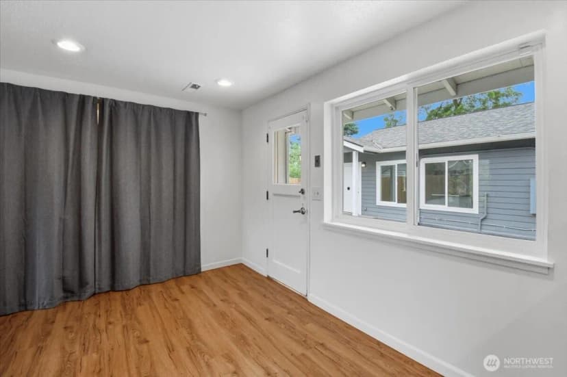 Property photo for 851 Pierce Avenue Ne, Renton photo 7