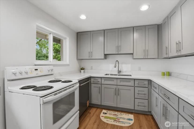 Property photo for 851 Pierce Avenue Ne, Renton photo 12